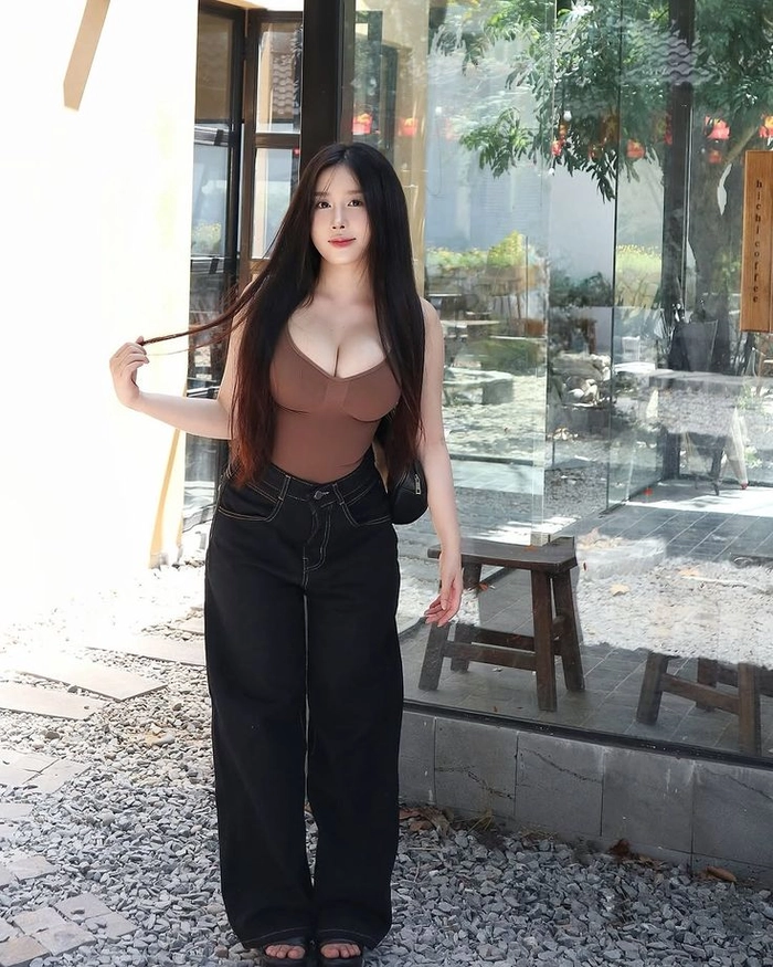 Gái xinh nóng bỏng với vẻ đẹp hiện đại