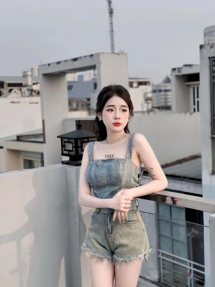 Gái xinh quần ngắn phong cách năng động