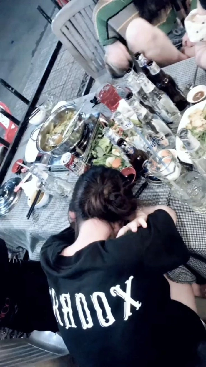 Gái xinh say rượu mang chiều sâu cảm xúc