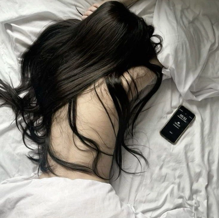 Gái xinh say rượu phong cách lãng mạn