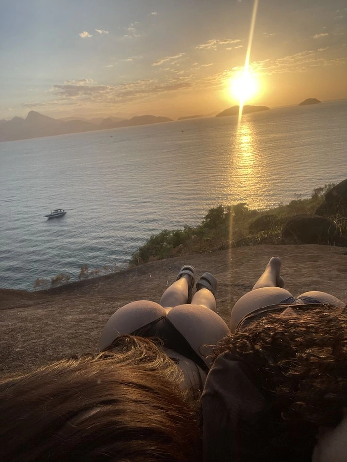 Gái xinh sexy mông to phong cách năng động