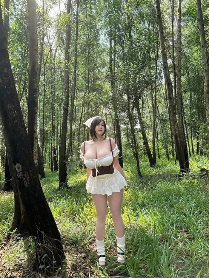 Gái xinh slay phong cách hiện đại