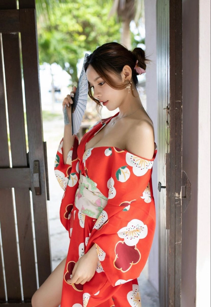 Girl mặc kimono sexy duyên dáng