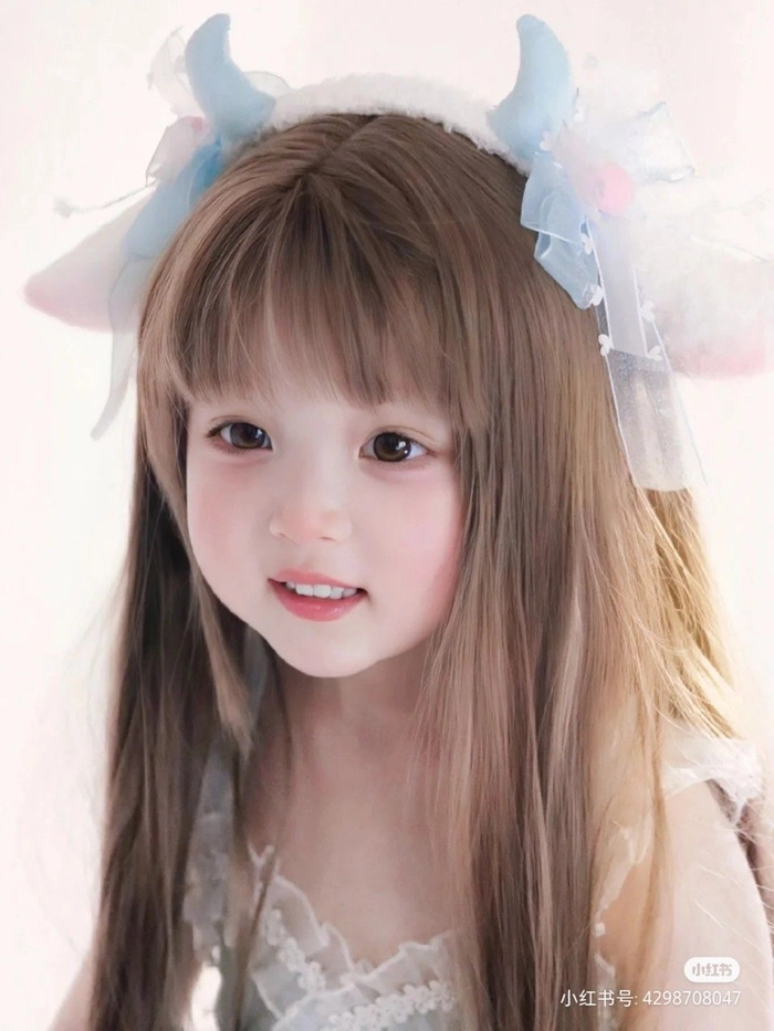 Hình ảnh bé gái xinh trong trẻo