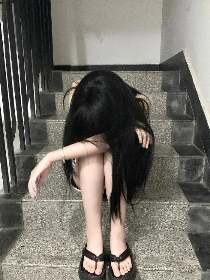 Hình ảnh gái xinh buồn nghệ thuật