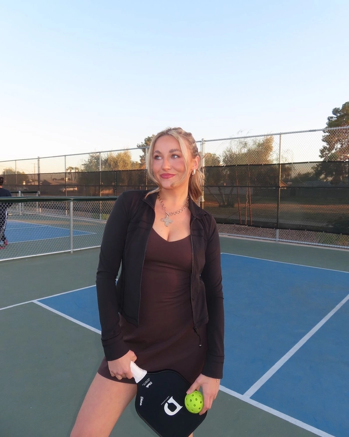 Hình ảnh gái xinh chơi pickleball đẹp mắt