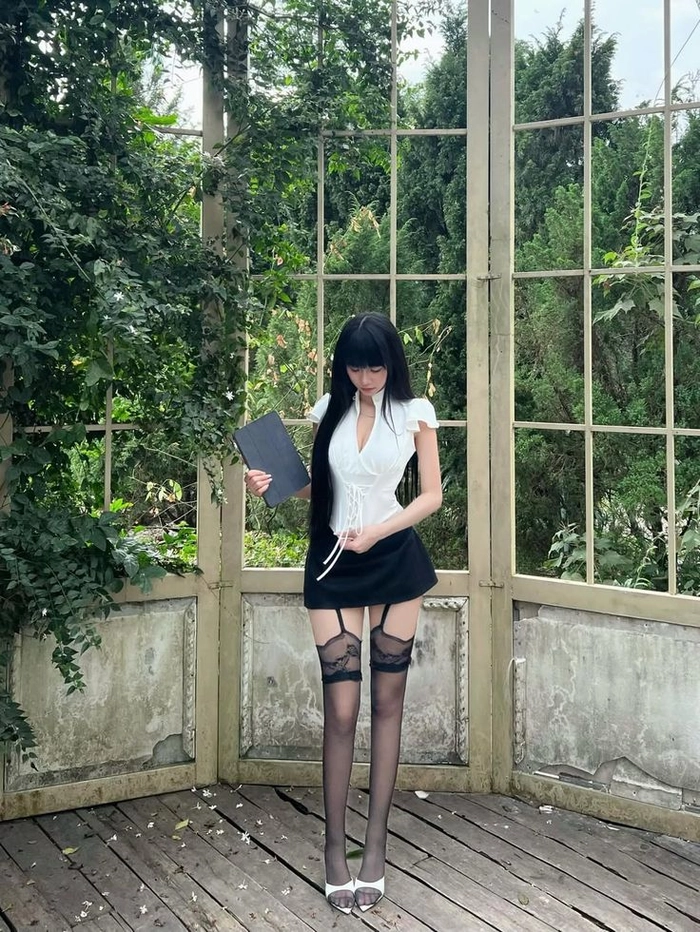 Hình ảnh gái xinh diện quần tất tinh tế