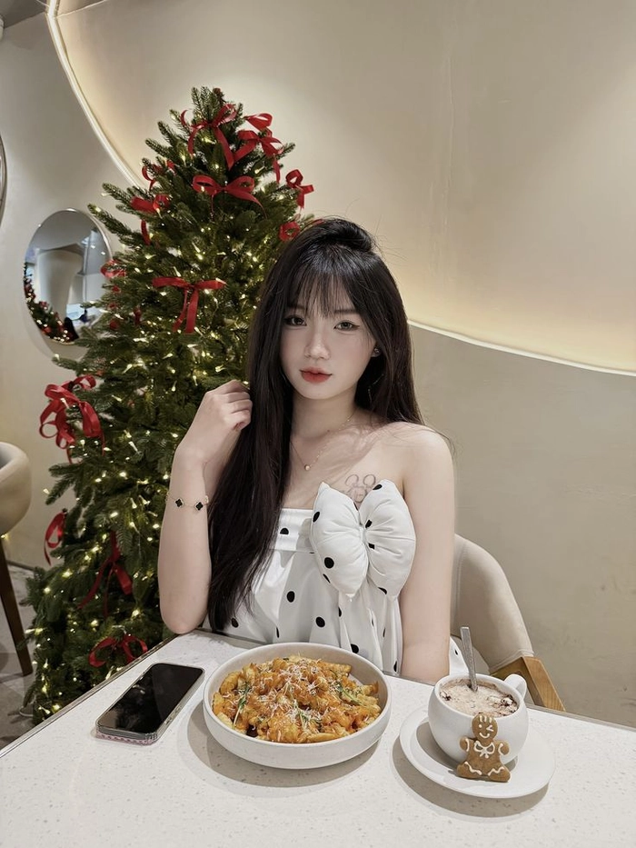 Hình ảnh gái xinh lớp 7 ghi lại khoảnh khắc