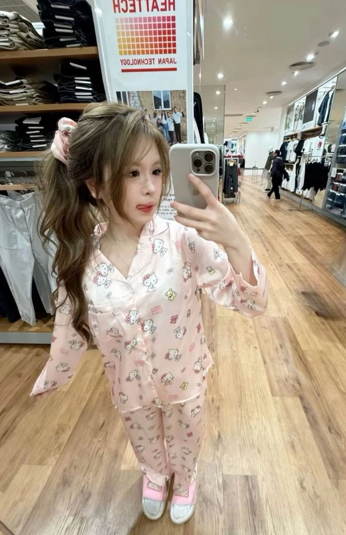 Hình ảnh gái xinh mặc đồ ngủ sexy nhẹ