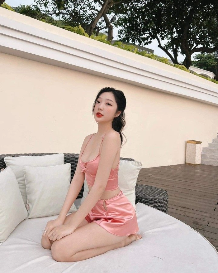 Hình ảnh gái xinh mặc đồ ngủ tôn dáng