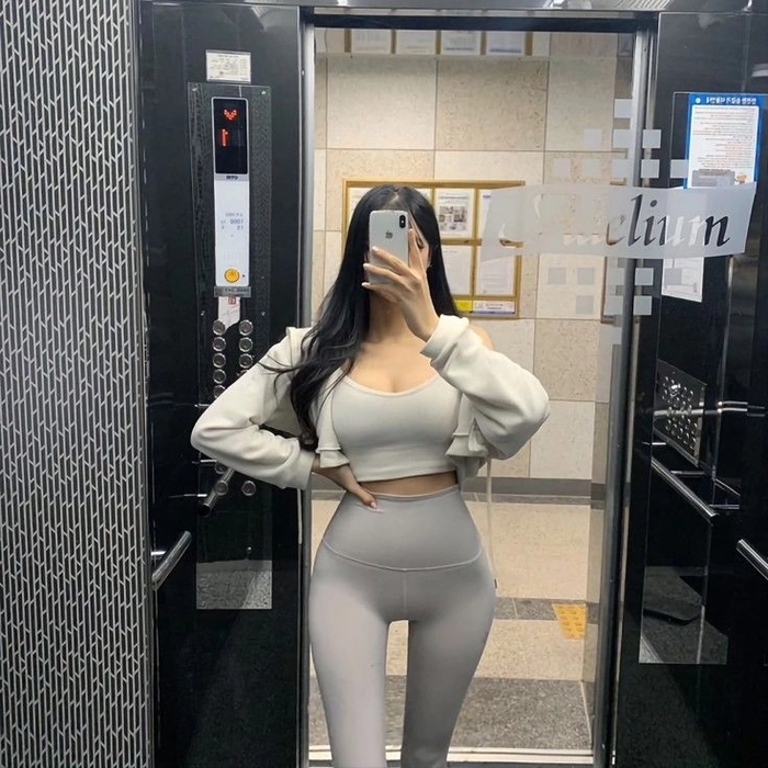 Hình ảnh gái xinh mặc legging hiện đại