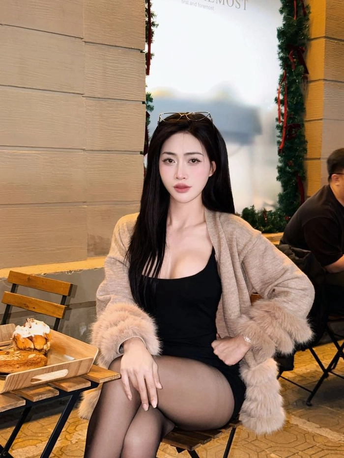 Hình ảnh gái xinh mặc quần tất hiện đại