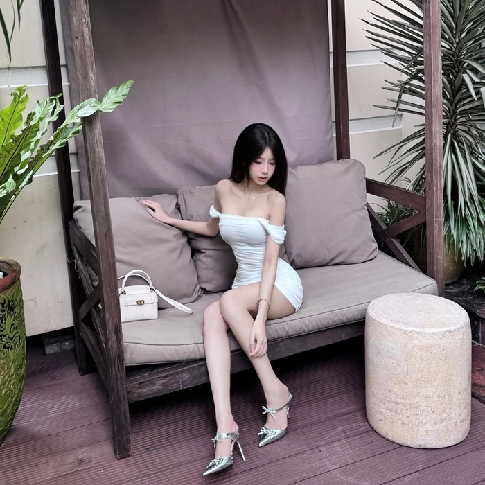 Hình ảnh gái xinh mới lớn tuổi học đường