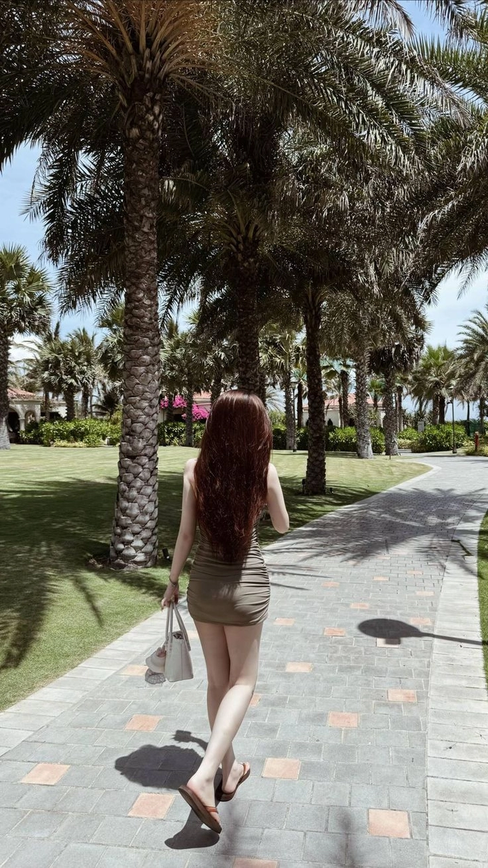 Hình ảnh gái xinh quay lưng tinh tế