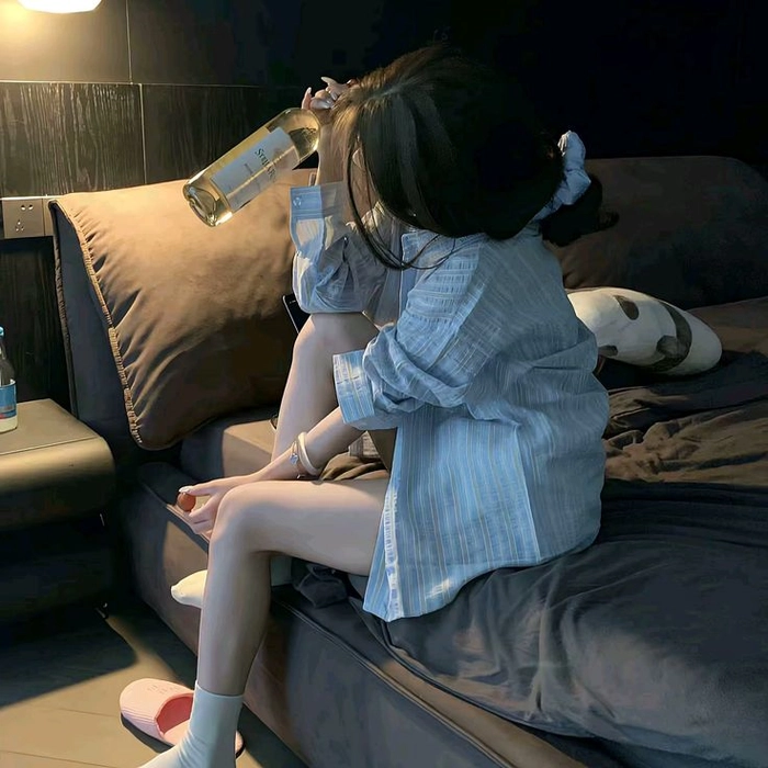 Hình ảnh gái xinh say rượu thẩm mỹ