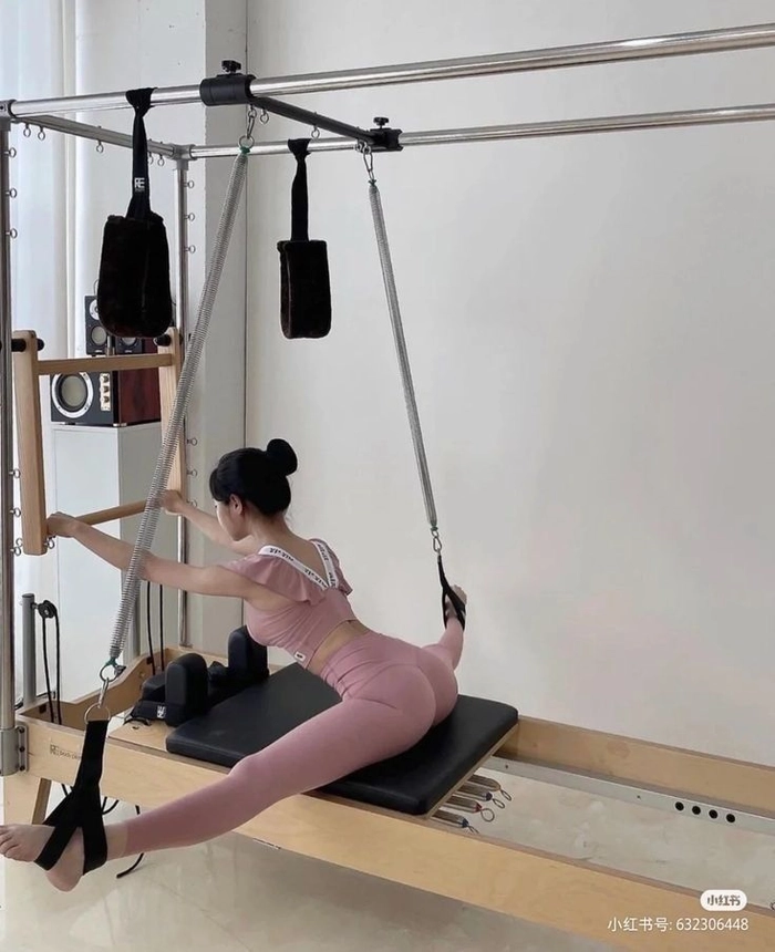 Hình ảnh gái xinh yoga phong cách năng động