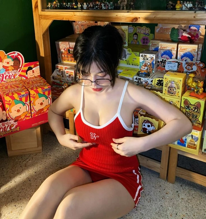 Hình gái thả rông phong cách hiện đại