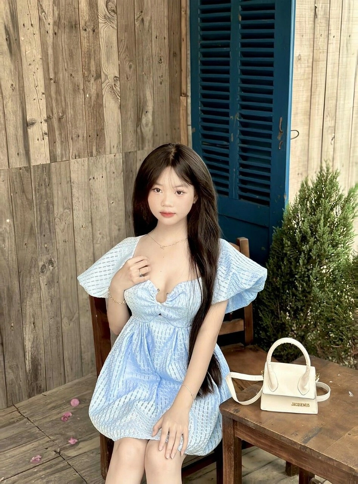 Hình gái xinh k7 phong cách đơn giản