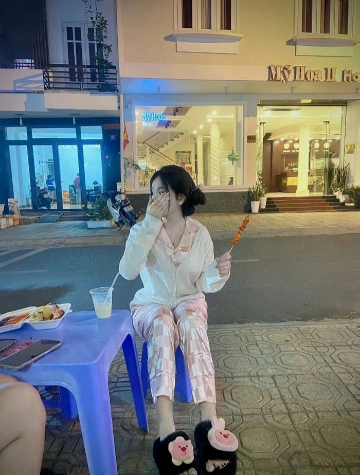 Hình gái xinh mặc đồ ngủ nhìn rất hút