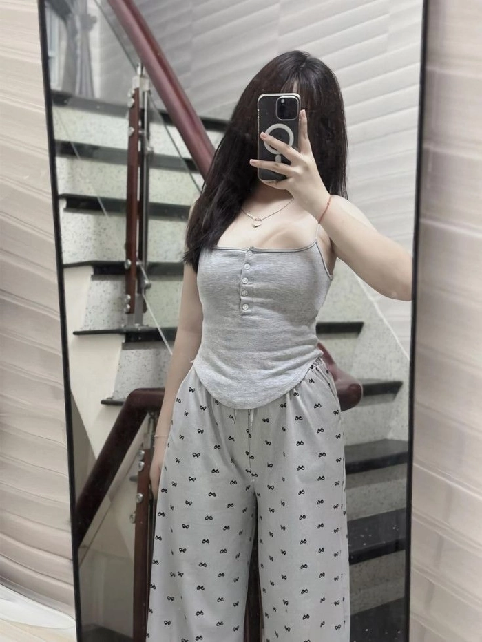 Hình gái xinh mặc đồ ngủ style hiện đại