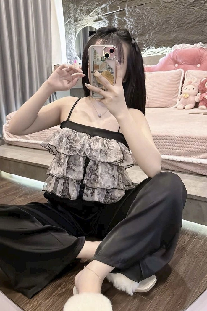 Hình gái xinh mặc đồ ngủ vibe nữ tính