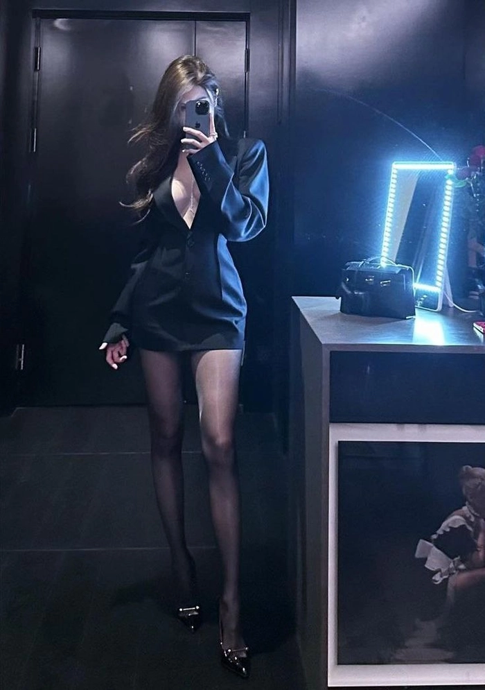 Hình gái xinh mặc quần tất đẹp mắt