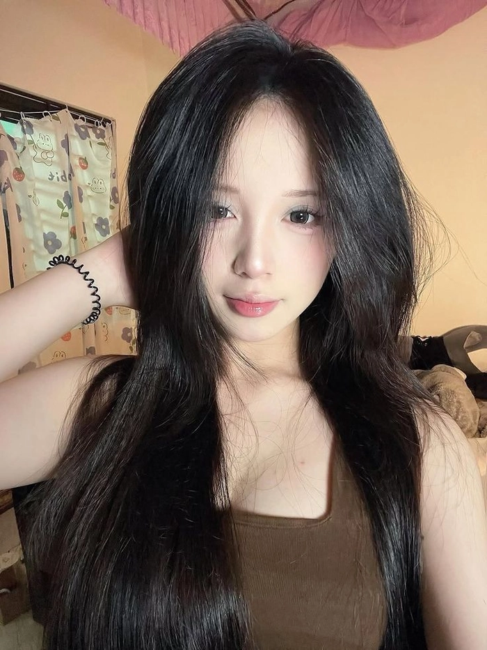 Hình gái xinh mặt mộc giản đơn