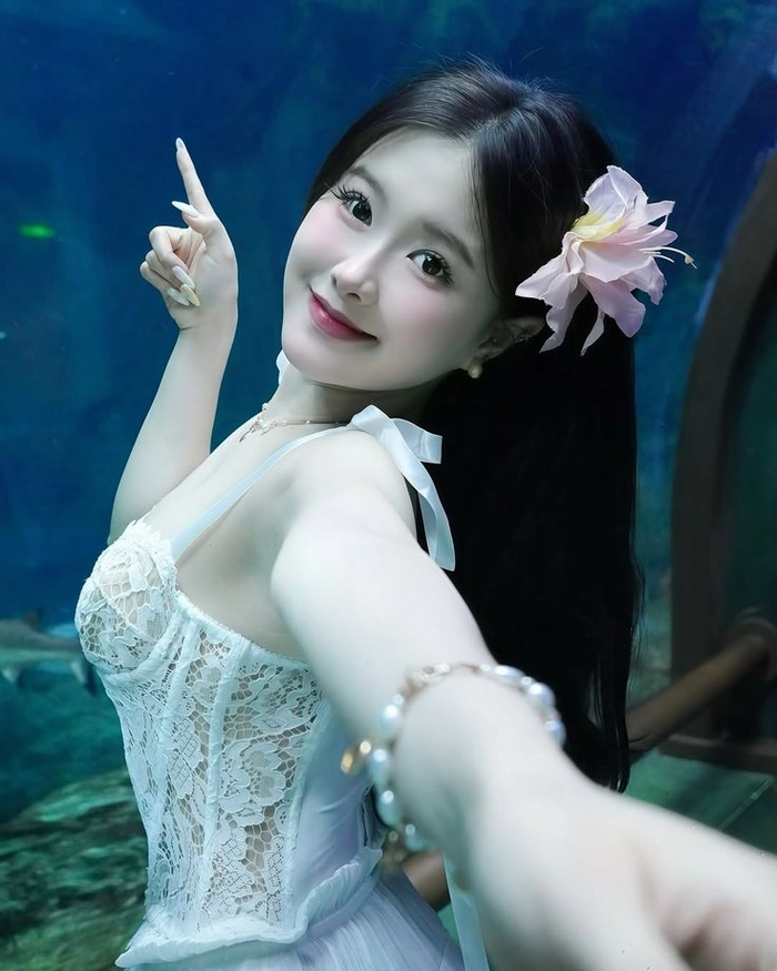 Khoảnh khắc nhẹ nhàng của gái xinh mới lớn