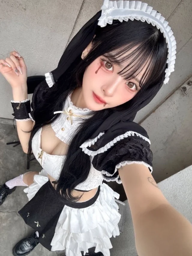 Gái đẹp mặc đồ hầu gái nhẹ nhàng