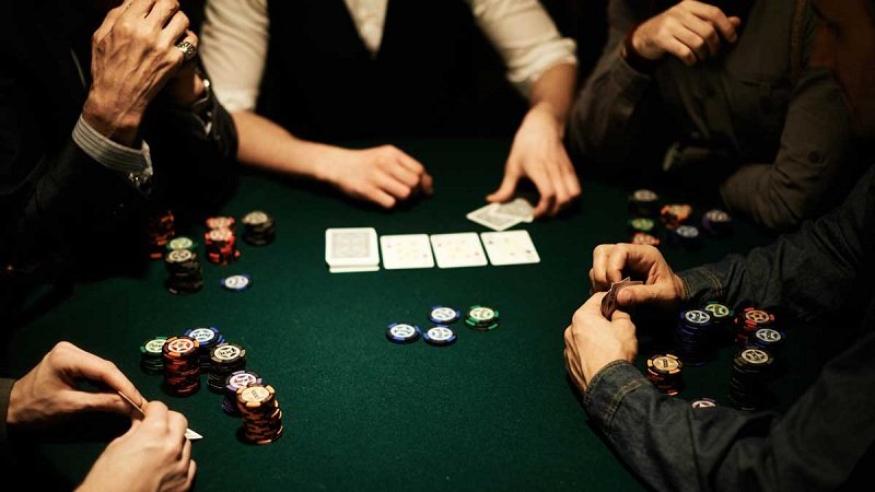 Đọc Bài Đối Thủ Poker Là Gì?