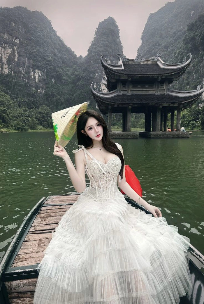 Ảnh gái xinh mặc váy lưới phong cách nổi bật