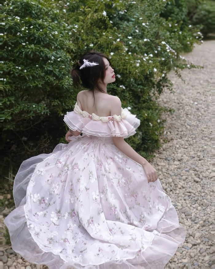 Ảnh gái xinh mặc váy lưới phong cách sexy nhẹ