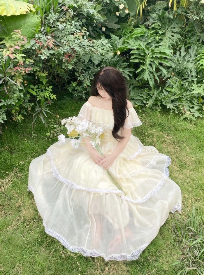 Ảnh gái xinh mặc váy lưới thần thái cuốn hút