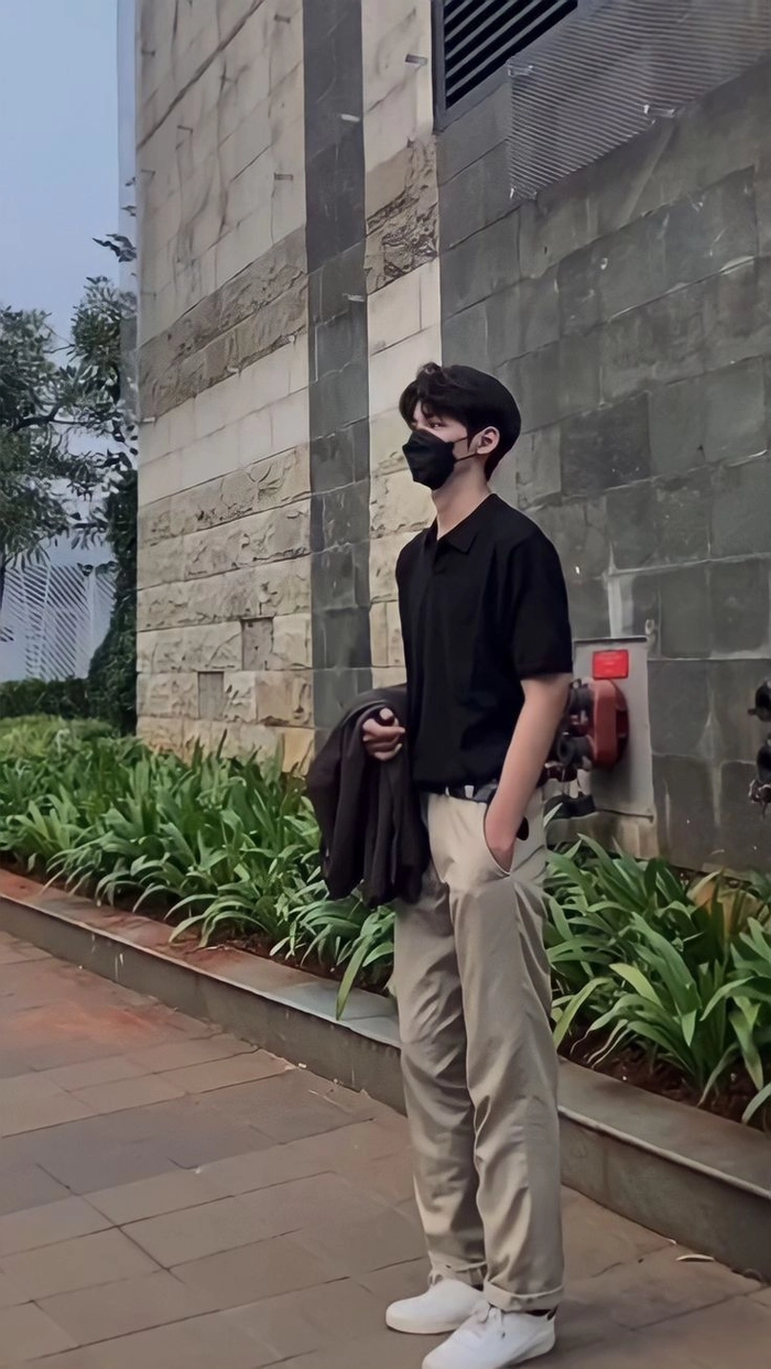 Ảnh trai đẹp Trung Quốc đeo khẩu trang phong cách châu Á