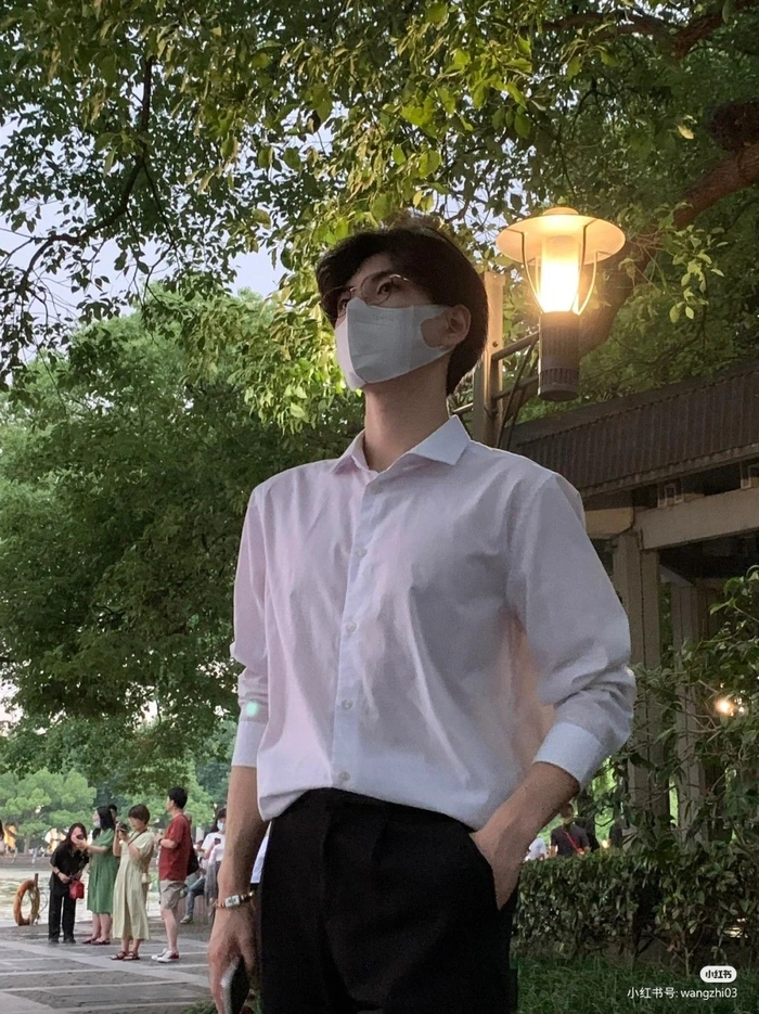 Ảnh trai đẹp che mặt đeo khẩu trang phong cách bí ẩn