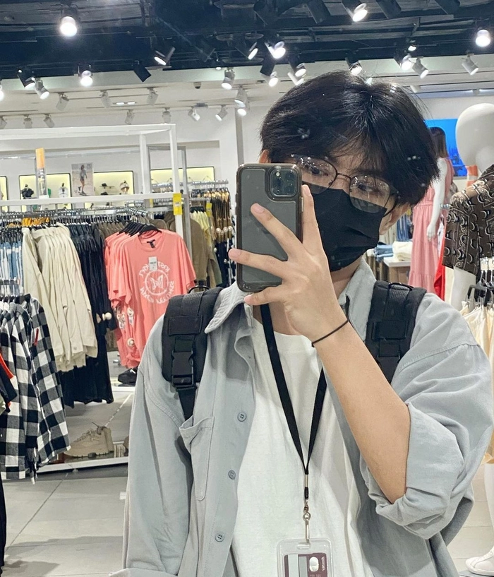 Ảnh trai đẹp đeo khẩu trang ánh nhìn ấn tượng