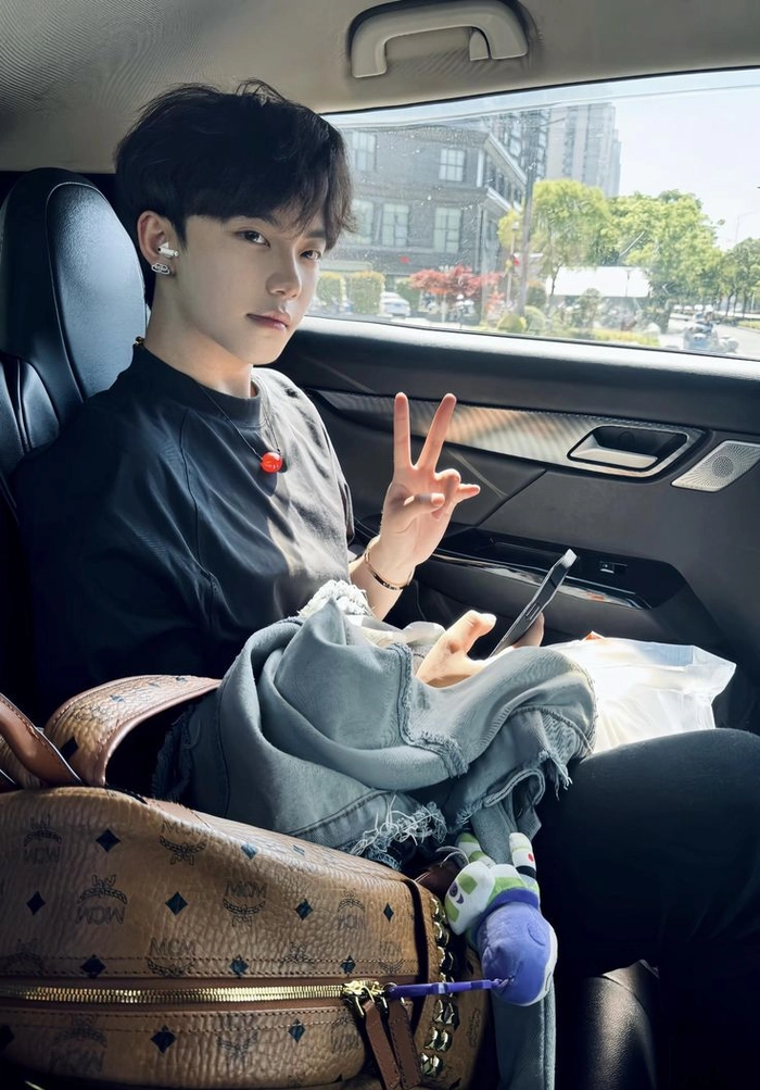 Ảnh trai đẹp k10 thần thái dễ mến