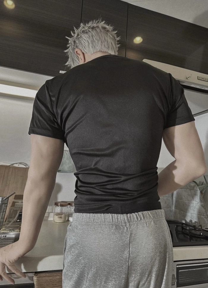 Dáng đứng mạnh mẽ trước ống kính