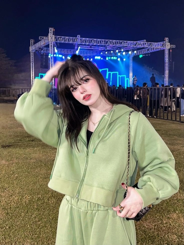 Gái tây xinh sexy thần thái mạnh mẽ