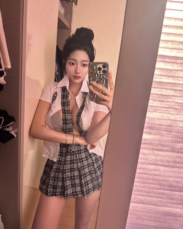 Gái xinh cosplay nữ sinh phong cách Hàn Quốc