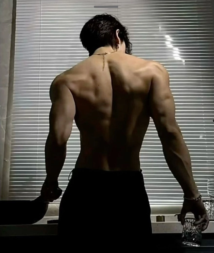 Hình ảnh quay lưng đẹp nam phong cách lạnh lùng