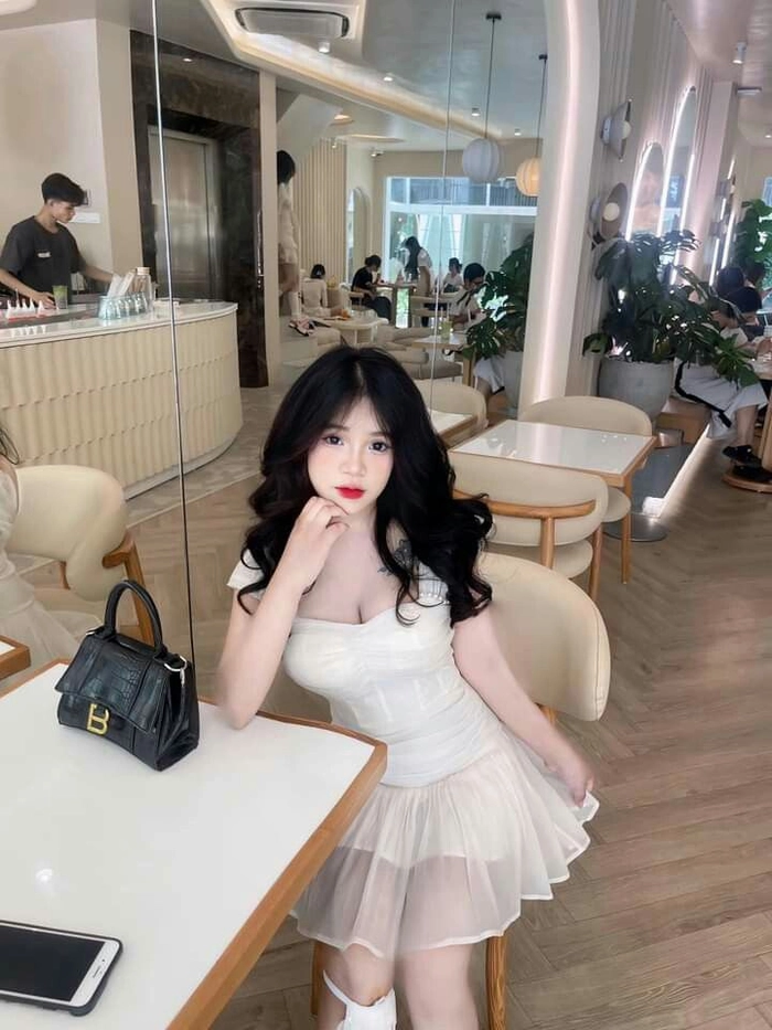 Style sexy tinh tế cuốn hút