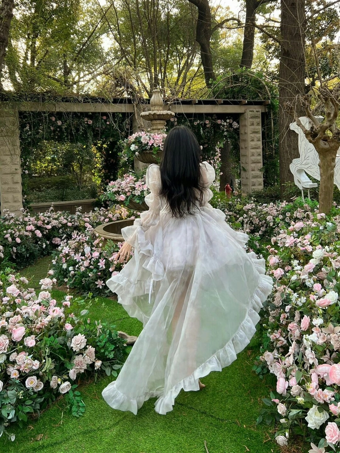 Thần thái cuốn hút đầy tự tin