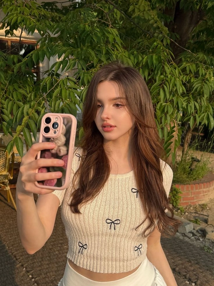 Thần thái cuốn hút đầy tự tin