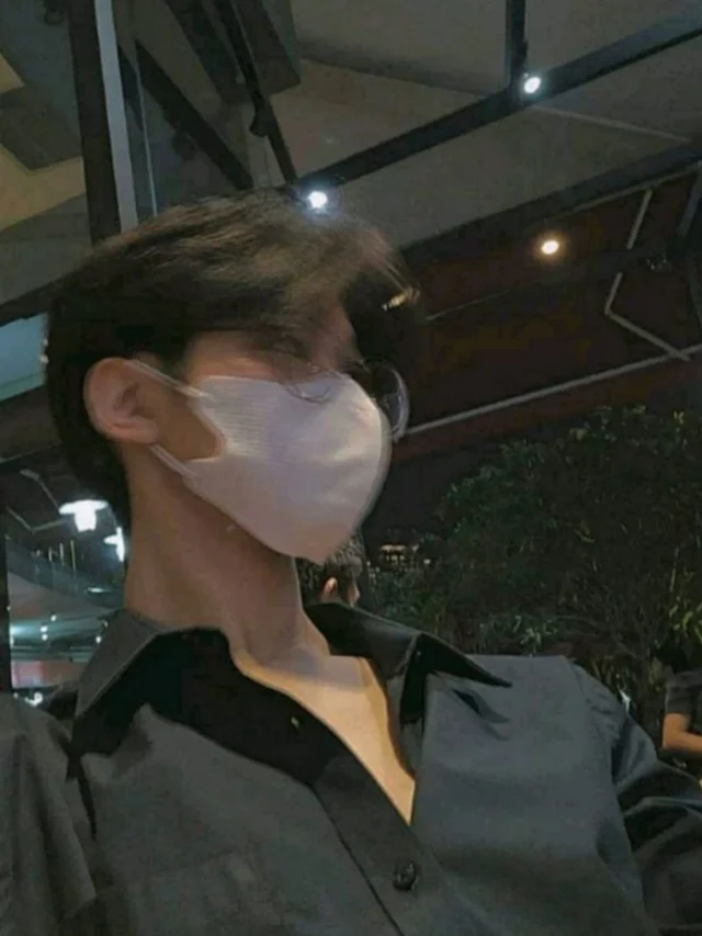 Dáng đứng nam tính đầy cuốn hút