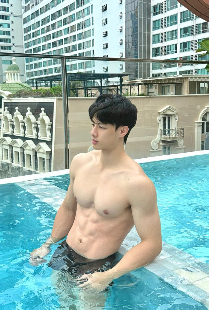 Ảnh trai 6 múi body săn chắc cuốn hút