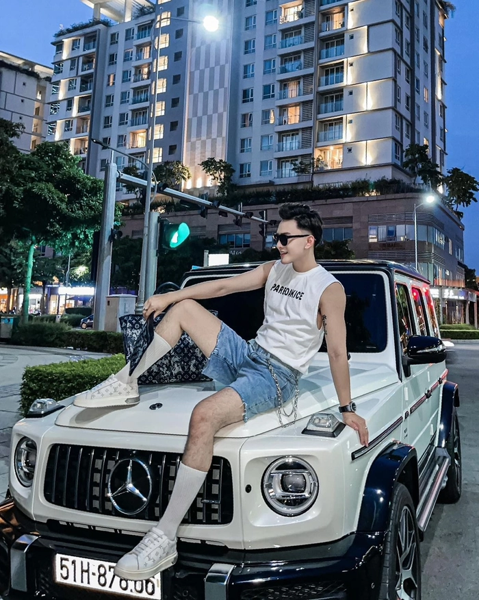 Ảnh trai đẹp Việt Nam che mặt nhẹ nhàng