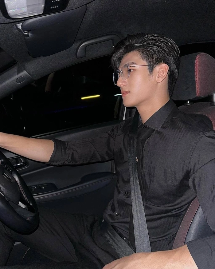 Hình ảnh trai đẹp 6 múi Việt Nam mạnh mẽ