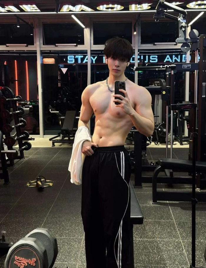 Hình nền trai đẹp 6 múi nổi bật