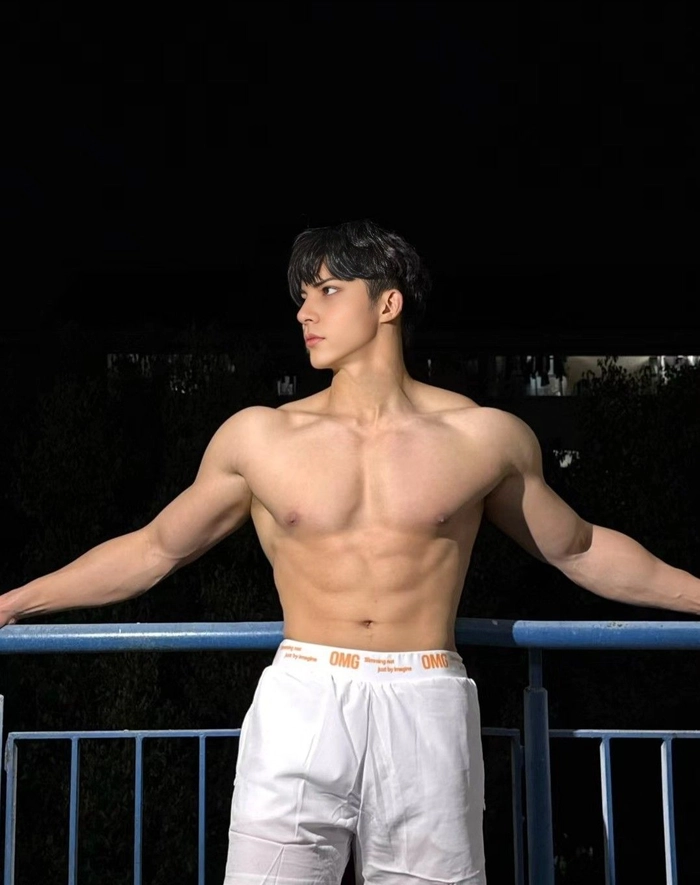 Hình trai 6 múi phong cách thể thao